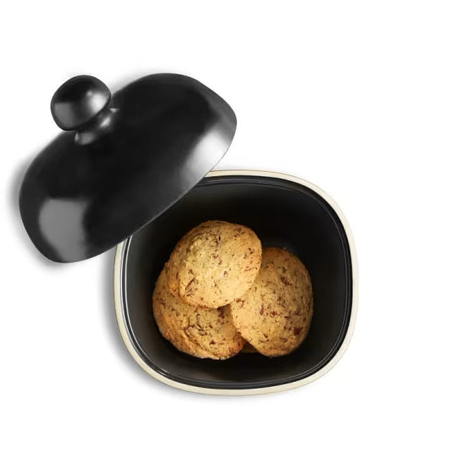 POT A BISCUITS